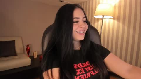 Snapshot of maiiitee_ chatting on September 12, 1:18 pm Mait online show from September 12, 1:18 pm