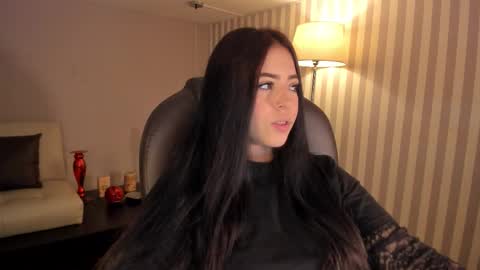 Snapshot of maiiitee_ chatting on October 11, 3:37 pm Mait online show from October 11, 3:37 pm