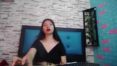 Snapshot of maily_can chatting on September 17, 1:09 pm MAILY CAN online show from September 17, 1:09 pm