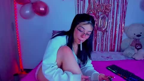 Snapshot of majo_gallego chatting on February 18, 12:59 am majito online show from February 18, 12:59 am