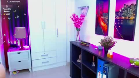Makarena  online show from June 10, 7:01 pm