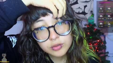 Snapshot of malicia_witch_ chatting on December 23, 7:20 pm Mar  Alicia     Rosie  v A L I C I A W I T C -  Meg Cherie online show from December 23, 7:20 pm