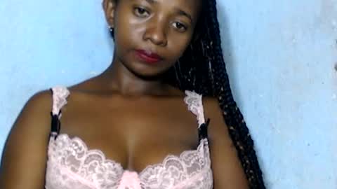 Snapshot of malinah01 chatting on December 22, 1:55 pm malinah01 online show from December 22, 1:55 pm