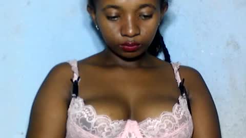 Snapshot of malinah01 chatting on December 27, 3:16 pm malinah01 online show from December 27, 3:16 pm