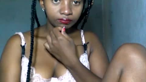 Snapshot of malinah01 chatting on December 22, 3:44 am malinah01 online show from December 22, 3:44 am