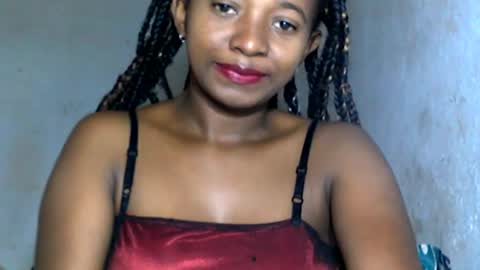 Snapshot of malinah01 chatting on December 14, 4:01 am malinah01 online show from December 14, 4:01 am