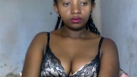 Snapshot of malinah01 chatting on December 17, 7:29 am malinah01 online show from December 17, 7:29 am