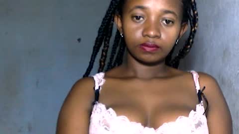 Snapshot of malinah01 chatting on December 20, 2:27 pm malinah01 online show from December 20, 2:27 pm