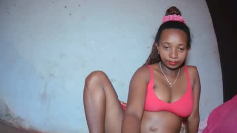 Snapshot of malinah01 chatting on September 26, 8:45 am malinah01 online show from September 26, 8:45 am