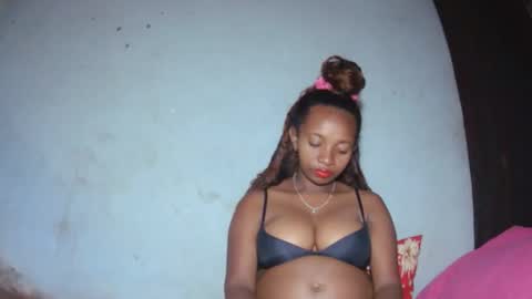 Snapshot of malinah01 chatting on September 25, 8:24 am malinah01 online show from September 25, 8:24 am