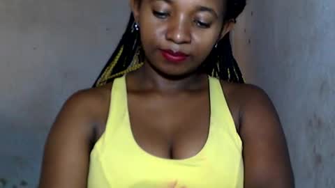 Snapshot of malinah01 chatting on January 12, 10:45 am malinah01 online show from January 12, 10:45 am