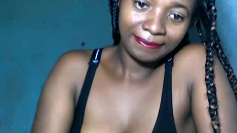 Snapshot of malinah01 chatting on December 19, 4:24 pm malinah01 online show from December 19, 4:24 pm