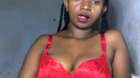 Snapshot of malinah01 chatting on December 15, 2:37 pm malinah01 online show from December 15, 2:37 pm