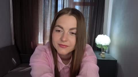 Mia online show from June 3, 4:35 am