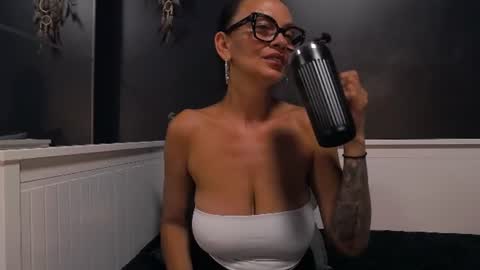 ioana love online show from June 28, 9:10 pm