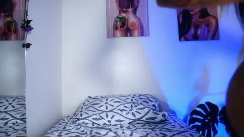 Snapshot of mandy_l33_ chatting on February 8, 10:19 pm mandy_l33_ online show from February 8, 10:19 pm