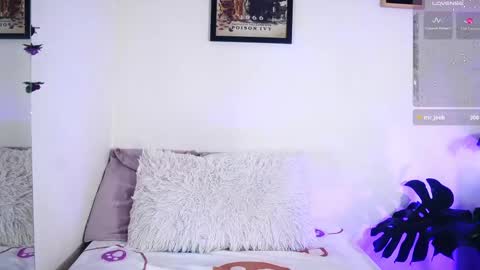 Snapshot of mandy_l33_ chatting on March 10, 8:12 pm mandy_l33_ online show from March 10, 8:12 pm
