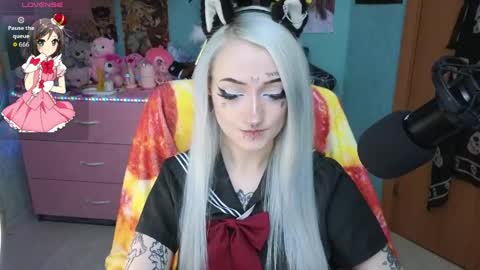 Manuela online show from April 26, 8:28 pm