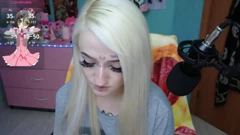 Manuela online show from May 27, 9:01 pm