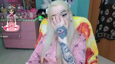 Manuela online show from May 15, 9:06 pm