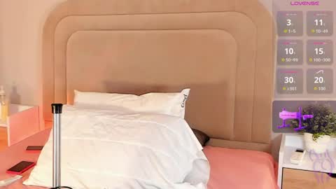 manurousee online show from April 4, 7:56 pm