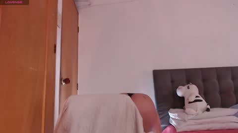 Snapshot of maraa_lee chatting on December 22, 3:33 pm maraa_lee online show from December 22, 3:33 pm