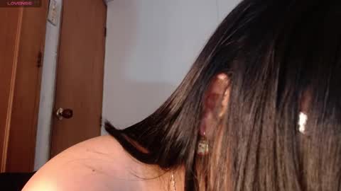 Snapshot of maraa_lee chatting on March 7, 8:33 pm maraa_lee online show from March 7, 8:33 pm