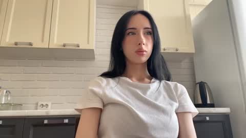 Isabella online show from July 18, 1:35 pm