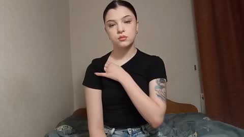 Mia online show from February 9, 4:42 pm