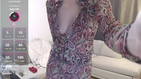 Snapshot of maria_lisica chatting on December 18, 8:20 am Mari online show from December 18, 8:20 am