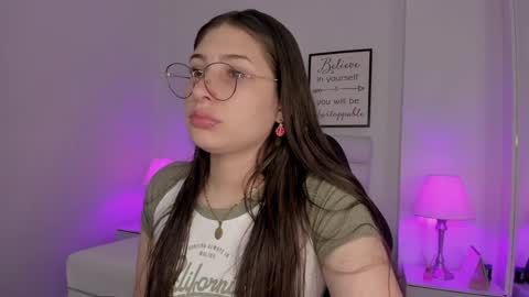 Snapshot of mariam_scott18 chatting on December 21, 7:38 pm Mariam online show from December 21, 7:38 pm
