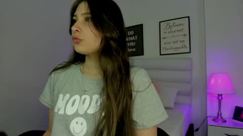 Snapshot of mariam_scott18 chatting on December 7, 7:10 pm Mariam online show from December 7, 7:10 pm