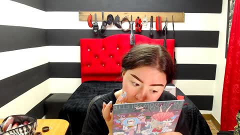 Snapshot of marian_ran_ chatting on December 9, 2:02 am Marian online show from December 9, 2:02 am