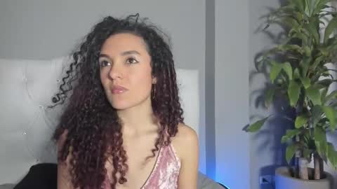 Snapshot of marian_skinny chatting on December 29, 11:18 pm Marian online show from December 29, 11:18 pm