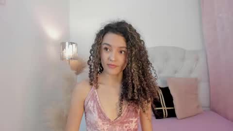 Snapshot of marian_skinny chatting on October 8, 1:43 am Marian online show from October 8, 1:43 am