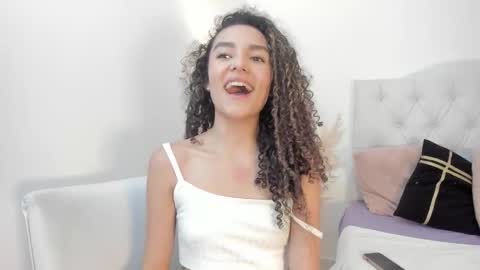 Snapshot of marian_skinny chatting on September 18, 12:42 am Marian online show from September 18, 12:42 am