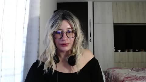 Snapshot of mariana124_ chatting on September 22, 9:57 pm Mariana online show from September 22, 9:57 pm