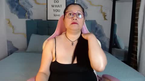 Snapshot of marianasmiith_ chatting on September 18, 12:15 pm marianasmiith_ online show from September 18, 12:15 pm