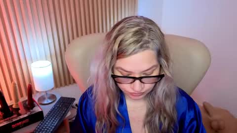 Snapshot of marianl0ve chatting on October 4, 1:06 pm Marian Love online show from October 4, 1:06 pm