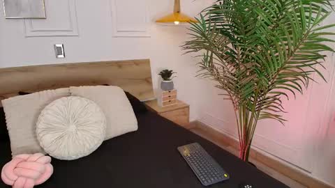 Mary online show from May 29, 1:58 am