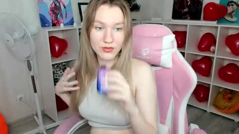 Snapshot of mariel_brown chatting on February 12, 7:55 am mariel_brown online show from February 12, 7:55 am