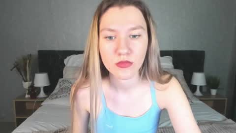 Snapshot of mariel_brown chatting on January 5, 8:22 am mariel_brown online show from January 5, 8:22 am