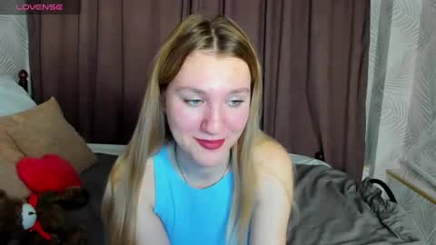 Snapshot of mariel_brown chatting on December 4, 8:23 am mariel_brown online show from December 4, 8:23 am