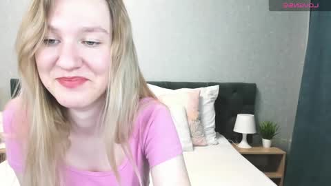 Snapshot of mariel_brown chatting on January 24, 8:02 am mariel_brown online show from January 24, 8:02 am