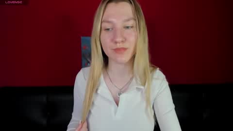 Snapshot of mariel_brown chatting on September 16, 7:16 am mariel_brown online show from September 16, 7:16 am