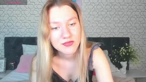 Snapshot of mariel_brown chatting on January 7, 3:12 pm mariel_brown online show from January 7, 3:12 pm