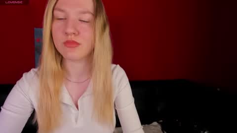 Snapshot of mariel_brown chatting on September 17, 8:34 am mariel_brown online show from September 17, 8:34 am