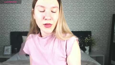 Snapshot of mariel_brown chatting on January 6, 2:58 pm mariel_brown online show from January 6, 2:58 pm