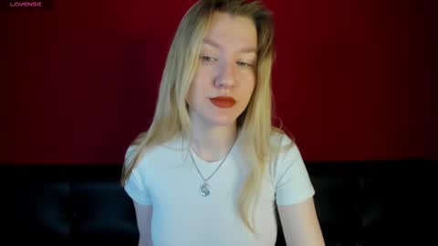 Snapshot of mariel_brown chatting on September 24, 8:13 am mariel_brown online show from September 24, 8:13 am