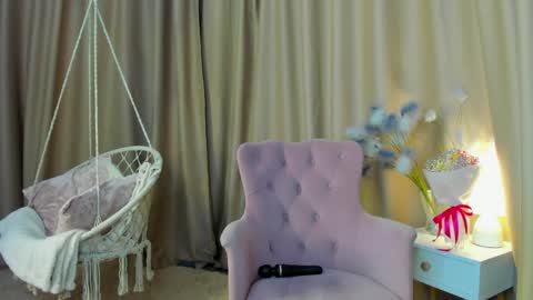 Mariel online show from April 9, 2:03 am